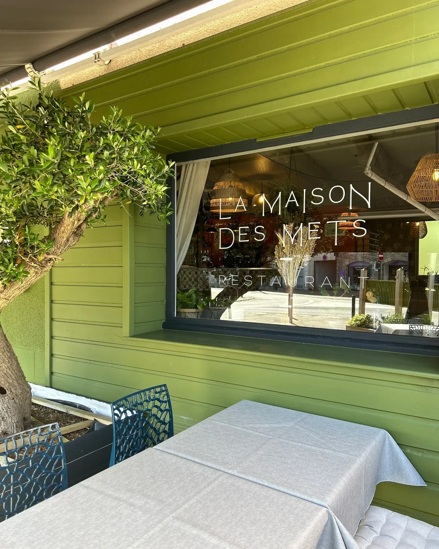 restaurant